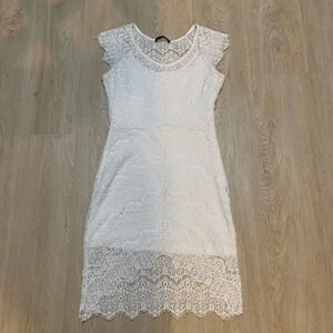 White lace‎ dress